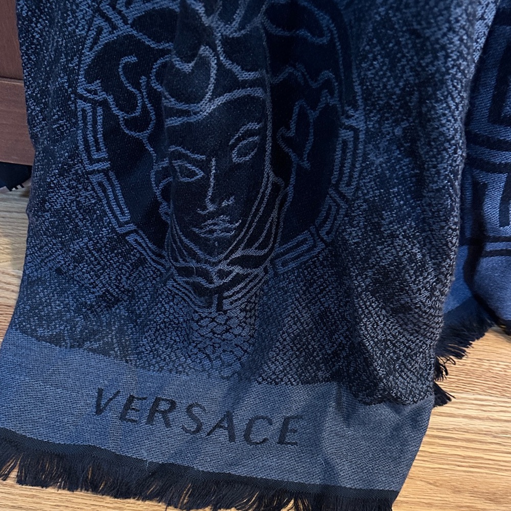 Versace Black and Gray Geometric Scarf - Picture 2 of 5